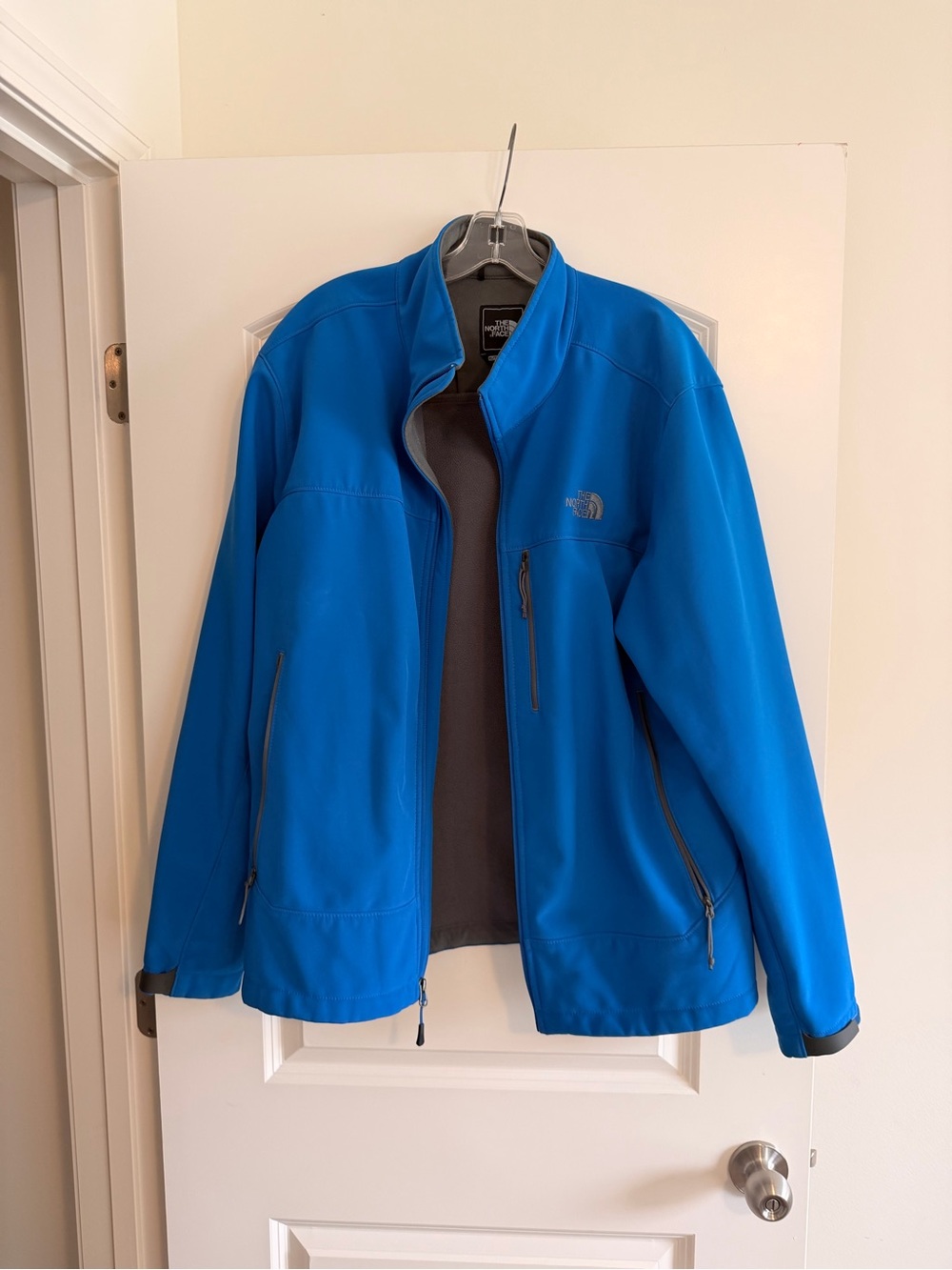 The North Face Men’s Vibrant Blue Softshell Performance Jacket